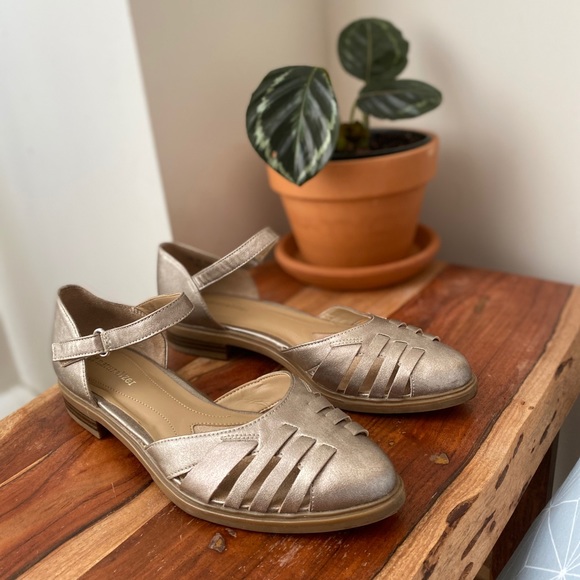 Sandals - Picture 4 of 4